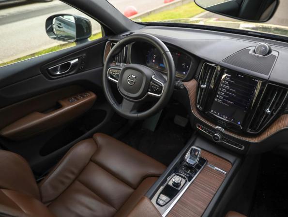 Volvo XC60 II Рестайлинг с пробегом 2021 года, цена 4 599 000 рублей, 55114 км, внедорожник, Автокод Объявления
