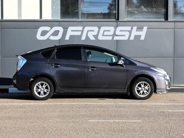Toyota Prius III Рестайлинг (XW30) с пробегом 2011 года, цена 949 000 рублей, 367061 км, лифтбек, Автокод Объявления