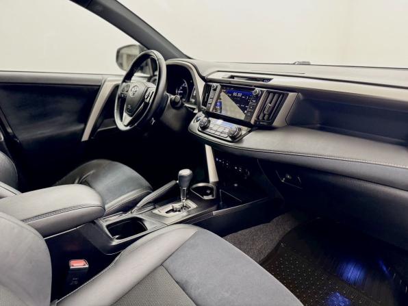Toyota RAV4 IV (XA40) Рестайлинг с пробегом 2016 года, цена 2 649 000 рублей, 121346 км, внедорожник, Автокод Объявления