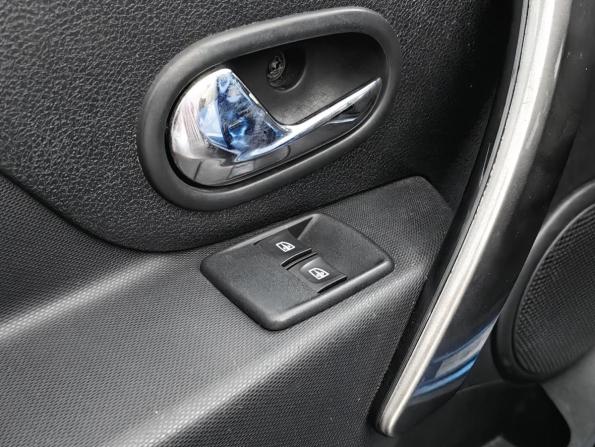 Renault Sandero II с пробегом 2015 года, цена 799 000 рублей, 130285 км, хэтчбек, Автокод Объявления