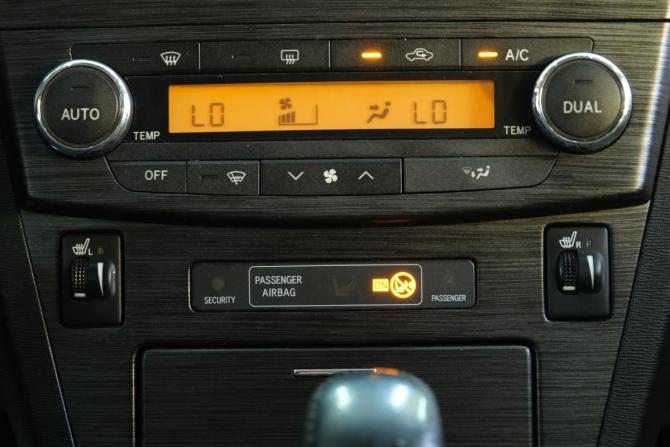 Toyota Avensis III с пробегом 2009 года, цена 1 049 000 рублей, 214000 км, седан, Автокод Объявления