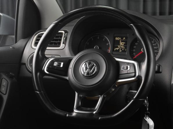 Volkswagen Polo V Рестайлинг с пробегом 2018 года, цена 1 609 000 рублей, 75740 км, седан, Автокод Объявления