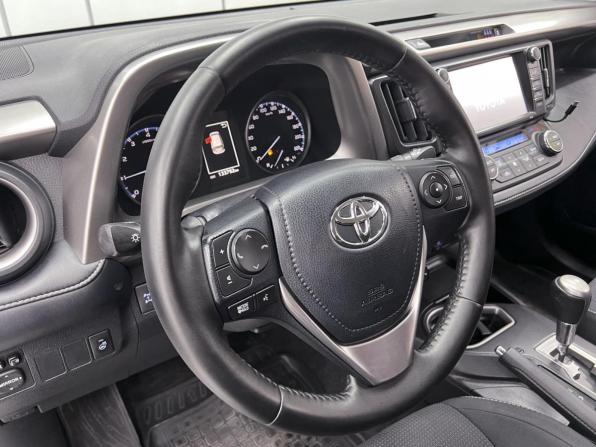 Toyota RAV4 IV (XA40) Рестайлинг с пробегом 2017 года, цена 2 350 000 рублей, 133792 км, внедорожник, Автокод Объявления