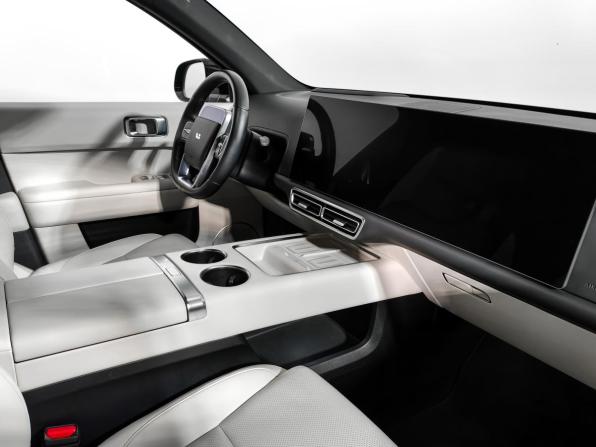 Li Auto (Lixiang) L6 I с пробегом 2024 года, цена 5 500 000 рублей, 19000 км, внедорожник, Автокод Объявления