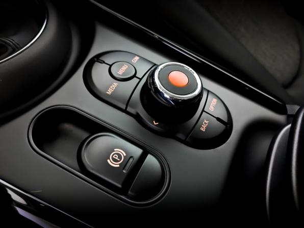 Mini Clubman II Рестайлинг с пробегом 2019 года, цена 2 130 000 рублей, 50028 км, универсал, Автокод Объявления