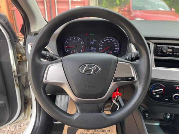 Hyundai Solaris II с пробегом 2019 года, цена 962 700 рублей, 174720 км, седан, Автокод Объявления