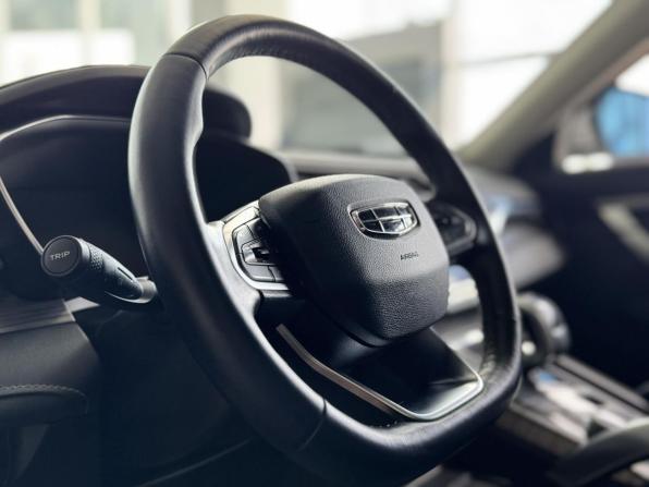 Geely Atlas Pro с пробегом 2022 года, цена 2 059 000 рублей, 68128 км, внедорожник, Автокод Объявления