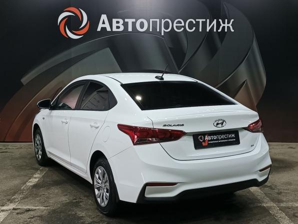 Hyundai Solaris II с пробегом 2018 года, цена 949 000 рублей, 245837 км, седан, Автокод Объявления