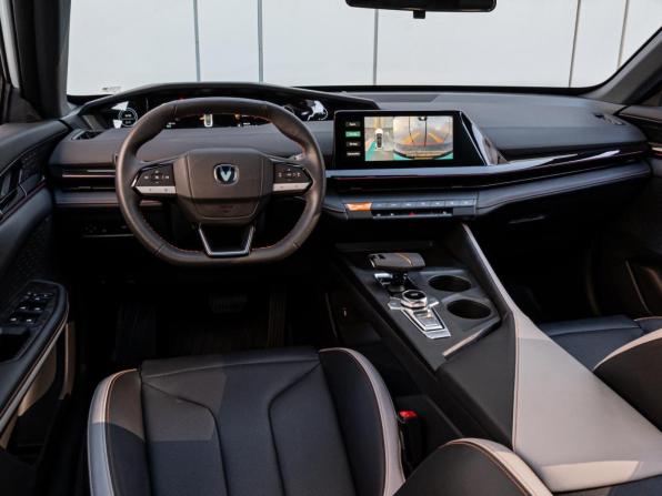 Changan UNI-V I с пробегом 2024 года, цена 2 299 000 рублей, 5021 км, лифтбек, Автокод Объявления