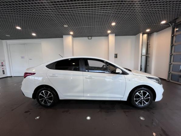 Hyundai Solaris II с пробегом 2017 года, цена 1 100 000 рублей, 196926 км, седан, Автокод Объявления