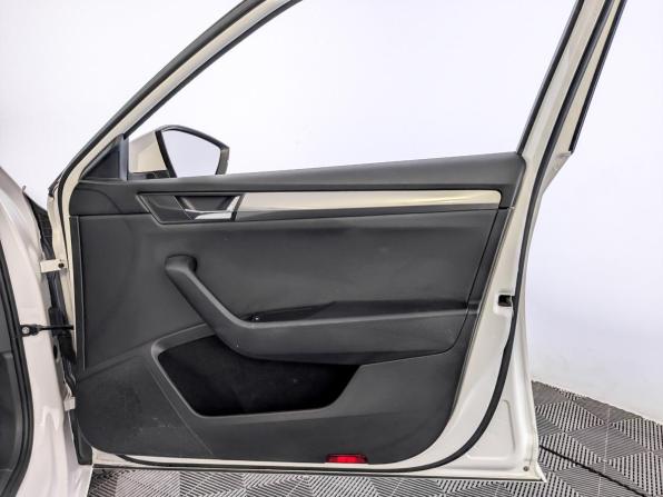 Skoda Superb III с пробегом 2019 года, цена 2 399 000 рублей, 40183 км, лифтбек, Автокод Объявления