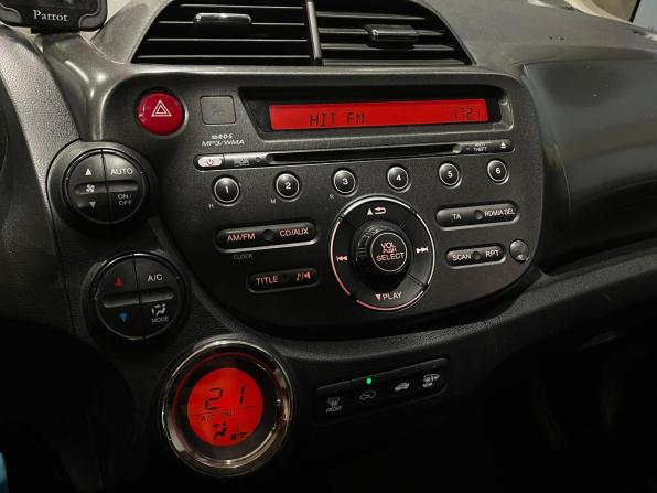 Honda Jazz II Рестайлинг с пробегом 2011 года, цена 720 000 рублей, 190999 км, хэтчбек, Автокод Объявления