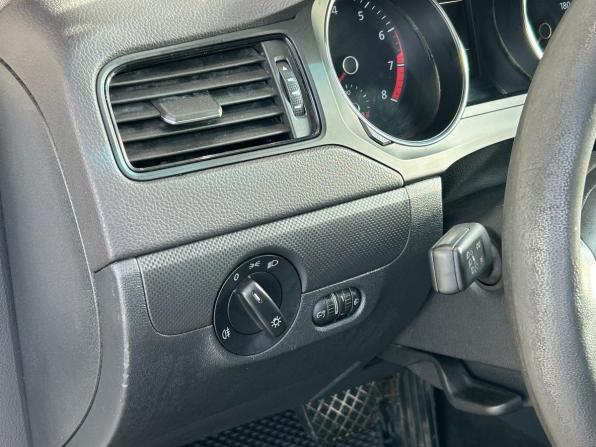 Volkswagen Jetta VI Рестайлинг с пробегом 2015 года, цена 995 000 рублей, 260240 км, седан, Автокод Объявления