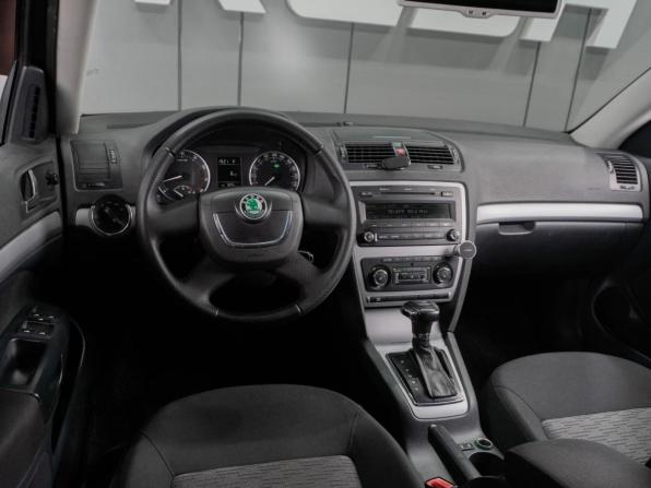 Skoda Octavia II (A5) Рестайлинг с пробегом 2012 года, цена 990 000 рублей, 210221 км, лифтбек, Автокод Объявления