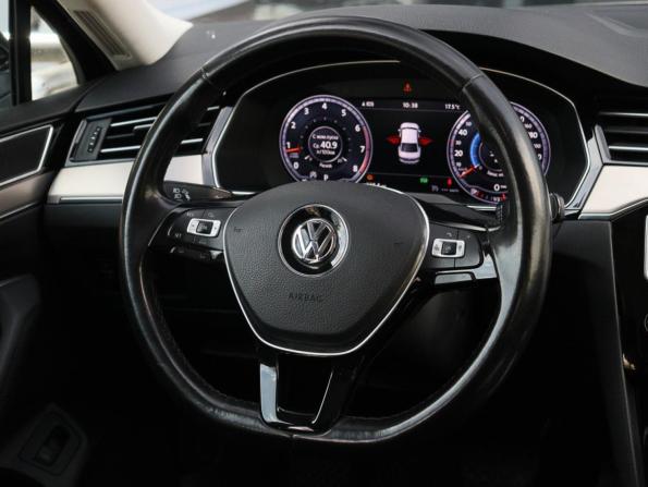 Volkswagen Passat B8 с пробегом 2015 года, цена 1 599 000 рублей, 174617 км, седан, Автокод Объявления
