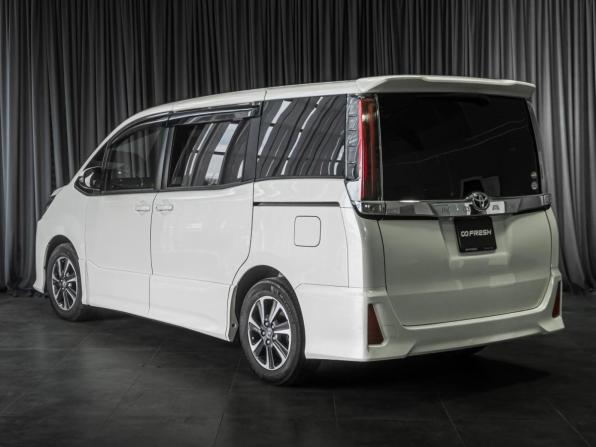Toyota Noah III (R80) Рестайлинг с пробегом 2017 года, цена 2 370 000 рублей, 103175 км, минивэн, Автокод Объявления