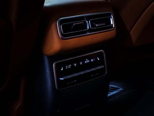 Li Auto (Lixiang) L7 I с пробегом 2023 года, цена 5 990 000 рублей, 42441 км, внедорожник, Автокод Объявления