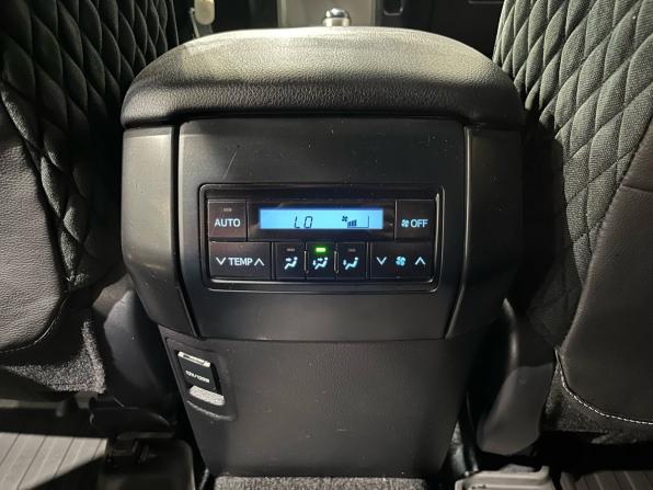 Toyota Land Cruiser Prado 150 Series Рестайлинг 2 с пробегом 2018 года, цена 4 440 000 рублей, 83000 км, внедорожник, Автокод Объявления