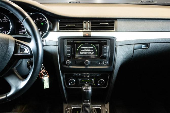 Skoda Superb II Рестайлинг с пробегом 2013 года, цена 1 249 000 рублей, 252233 км, лифтбек, Автокод Объявления