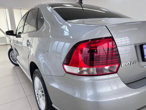 Volkswagen Polo V Рестайлинг с пробегом 2017 года, цена 1 040 000 рублей, 135000 км, седан, Автокод Объявления