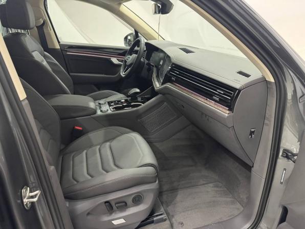 Новый Volkswagen Touareg III Рестайлинг 2025 года, цена 7 899 000 рублей, внедорожник, Автокод Объявления