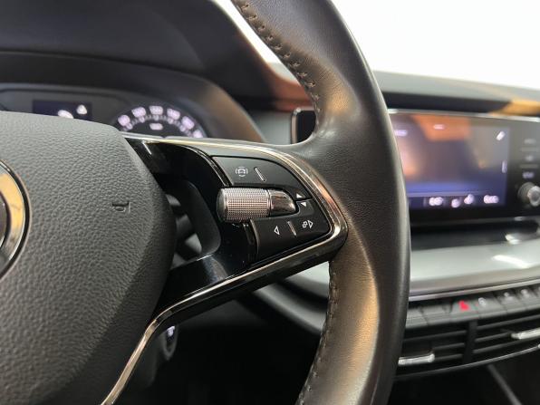 Skoda Octavia IV (A8) с пробегом 2020 года, цена 2 100 000 рублей, 141626 км, лифтбек, Автокод Объявления