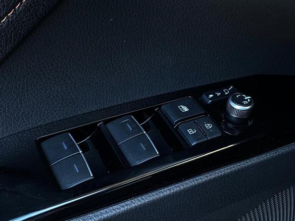 Toyota Camry VIII (XV70) Рестайлинг с пробегом 2023 года, цена 3 298 000 рублей, 27000 км, седан, Автокод Объявления
