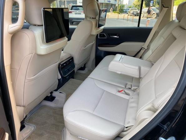 Toyota Land Cruiser 300 Series с пробегом 2023 года, цена 12 900 000 рублей, 704 км, внедорожник, Автокод Объявления