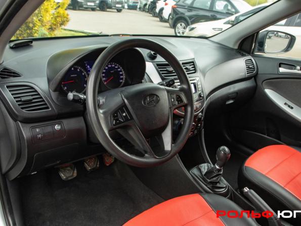 Hyundai Solaris I с пробегом 2013 года, цена 512 000 рублей, 268896 км, хэтчбек, Автокод Объявления