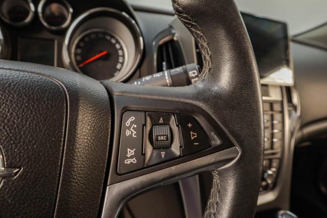 Opel Astra J с пробегом 2011 года, цена 1 079 000 рублей, 70842 км, хэтчбек, Автокод Объявления