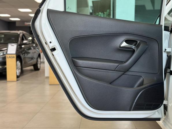 Volkswagen Polo V Рестайлинг с пробегом 2018 года, цена 1 070 000 рублей, 125500 км, седан, Автокод Объявления