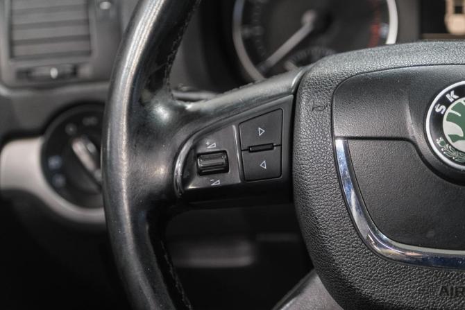 Skoda Octavia II (A5) Рестайлинг с пробегом 2012 года, цена 499 000 рублей, 370000 км, лифтбек, Автокод Объявления