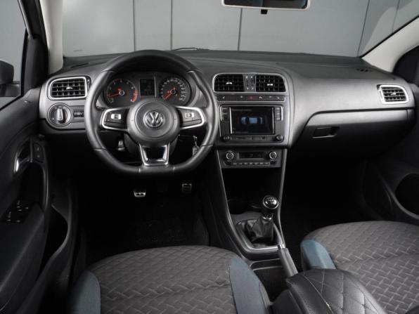 Volkswagen Polo V Рестайлинг с пробегом 2019 года, цена 1 350 000 рублей, 108920 км, седан, Автокод Объявления