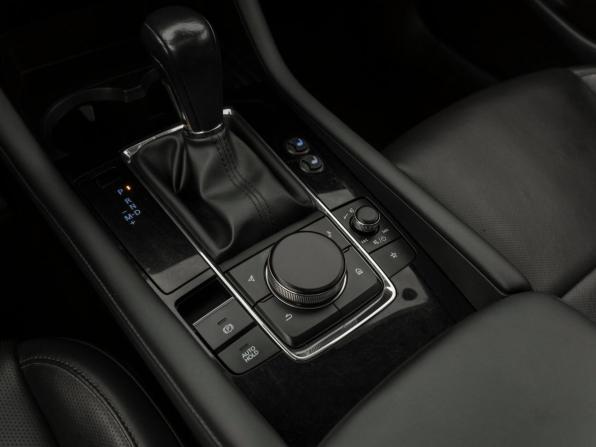 Mazda 3 IV (BP) с пробегом 2022 года, цена 2 420 000 рублей, 85061 км, седан, Автокод Объявления
