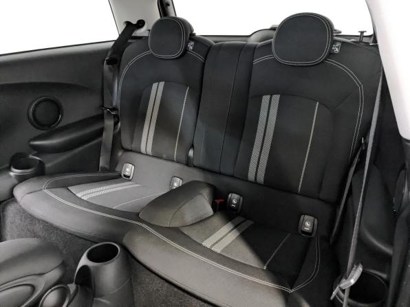 Mini Hatch III (F55/F56) Рестайлинг с пробегом 2021 года, цена 2 950 000 рублей, 65664 км, хэтчбек, Автокод Объявления