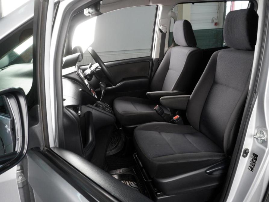 Toyota Voxy III (R80) Рестайлинг Минеральные Воды  - изображение 8