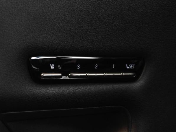 Lexus LS V с пробегом 2018 года, цена 5 300 000 рублей, 268568 км, седан, Автокод Объявления