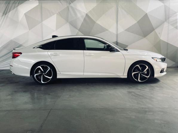 Honda Accord X Рестайлинг с пробегом 2021 года, цена 2 351 000 рублей, 79980 км, седан, Автокод Объявления