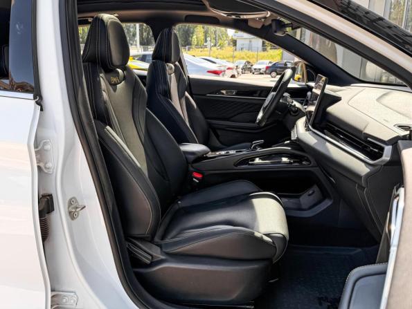 Geely Coolray I Рестайлинг 2 с пробегом 2025 года, цена 2 247 200 рублей, 14284 км, внедорожник, Автокод Объявления