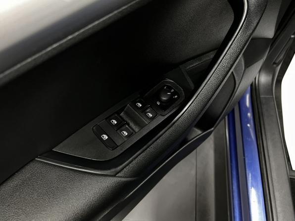 Skoda Karoq I с пробегом 2021 года, цена 2 415 000 рублей, 57195 км, внедорожник, Автокод Объявления