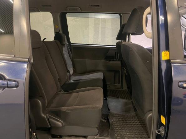 Toyota Voxy II (R70) с пробегом 2009 года, цена 1 050 000 рублей, 292029 км, минивэн, Автокод Объявления