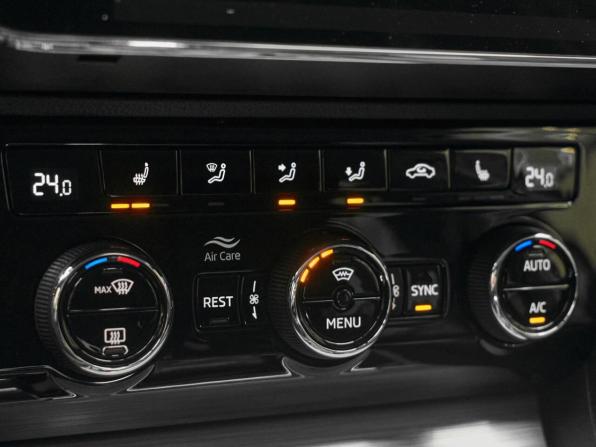 Skoda Superb III Рестайлинг с пробегом 2021 года, цена 2 570 000 рублей, 96113 км, лифтбек, Автокод Объявления