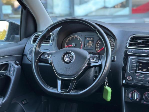 Volkswagen Polo V Рестайлинг с пробегом 2017 года, цена 999 000 рублей, 124446 км, седан, Автокод Объявления