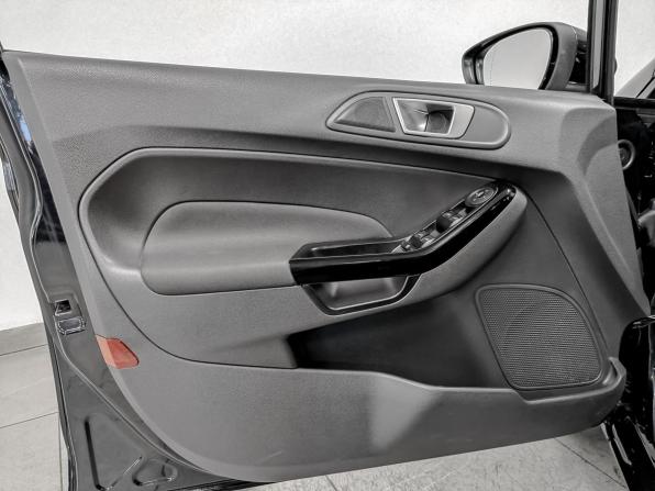 Ford Fiesta Mk6 Рестайлинг с пробегом 2016 года, цена 850 000 рублей, 134538 км, хэтчбек, Автокод Объявления