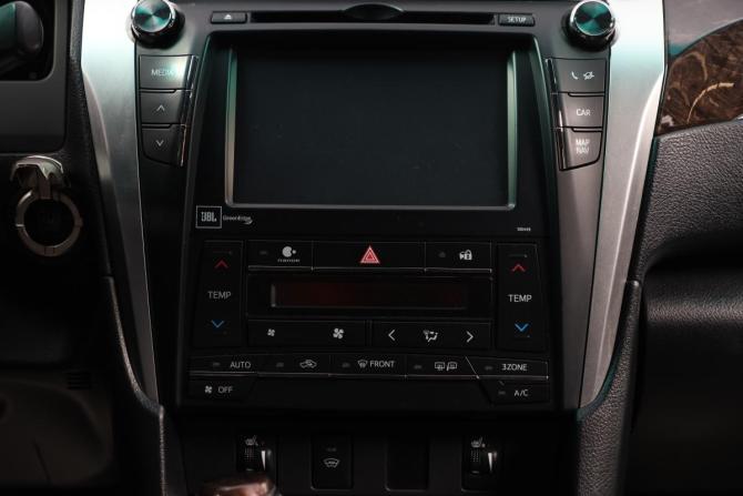 Toyota Camry VII (XV50) Рестайлинг с пробегом 2016 года, цена 1 999 000 рублей, 220000 км, седан, Автокод Объявления