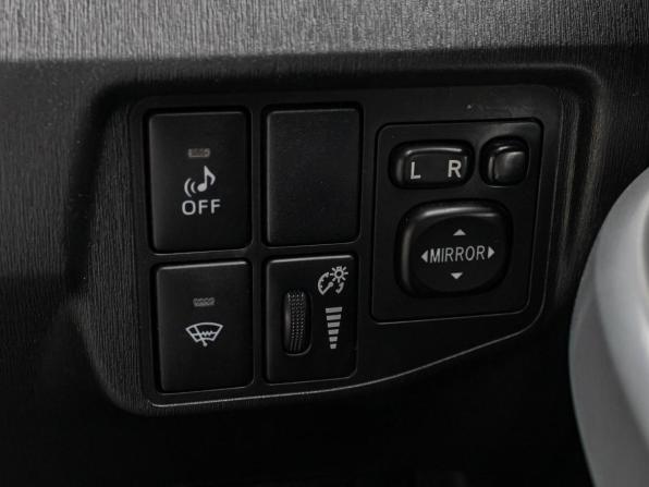 Toyota Prius III Рестайлинг (XW30) с пробегом 2012 года, цена 1 239 000 рублей, 175854 км, лифтбек, Автокод Объявления