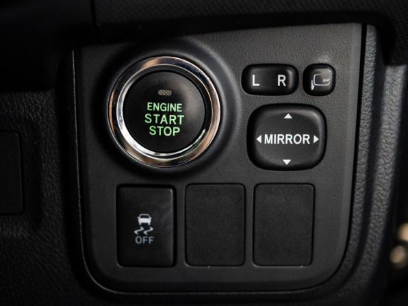 Toyota Wish II Рестайлинг с пробегом 2013 года, цена 1 399 500 рублей, 117341 км, минивэн, Автокод Объявления