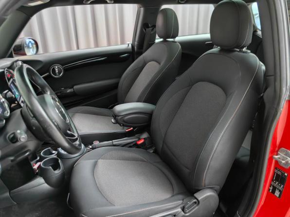 Mini Hatch III (F55/F56) Рестайлинг с пробегом 2019 года, цена 1 639 000 рублей, 143151 км, хэтчбек, Автокод Объявления