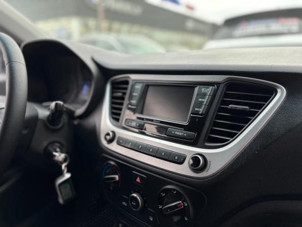 Hyundai Solaris II с пробегом 2017 года, цена 890 000 рублей, 144676 км, седан, Автокод Объявления
