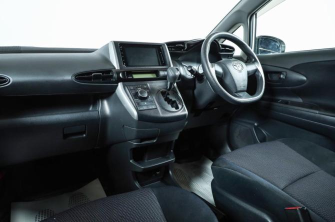 Toyota Wish II Рестайлинг с пробегом 2012 года, цена 1 399 000 рублей, 150407 км, минивэн, Автокод Объявления
